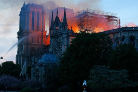 Παρί Σεν Ζερμέν: "Ευγνωμοσύνη σε αυτούς που παλεύουν με τις φλόγες"
