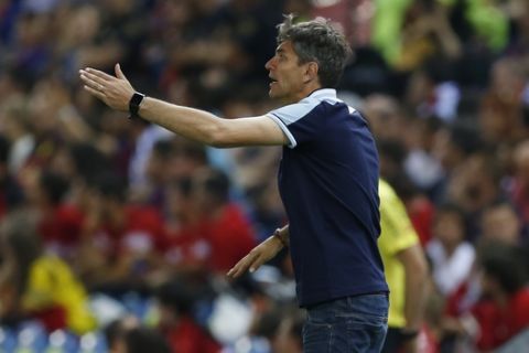 Alaves' coach Mauricio Pellegrino signals during the Copa del Rey final soccer match between Barcelona and Alaves at the Vicente Calderon stadium in Madrid, Spain, Saturday, May 27, 2017. (AP Photo/Francisco Seco)