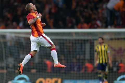 Galatasaray's Wesley Sneijder celebrates during their Turkish League soccer derby match with Fenerbahce at the TT Arena stadium in Istanbul, Turkey, Saturday, Oct. 18, 2014. (AP Photo)