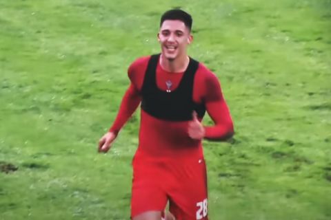 Ο Μάρκο Λάζετιτς πανηγυρίζει γκολ με τον Ερυθρό Αστέρα
