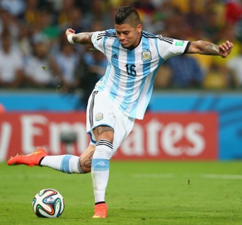 RIO DE JANEIRO, BRAZIL - JUNE 15: Marcos Rojo of Argentina controls the ball during the 2014 FIFA World Cup Brazil Group F match between Argentina and Bosnia-Herzegovina at Maracana on June 15, 2014 in Rio de Janeiro, Brazil.  (Photo by Julian Finney/Getty Images)