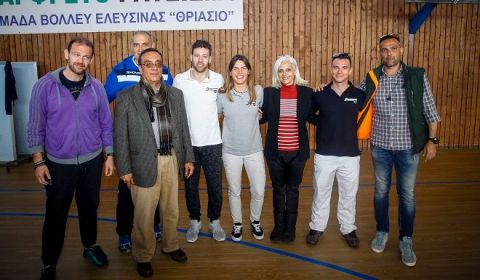 Αθλητικό υλικό σε μαθητές της Ελευσίνας μοίρασαν οι "Μικροί Ήρωες" της Stoiximan