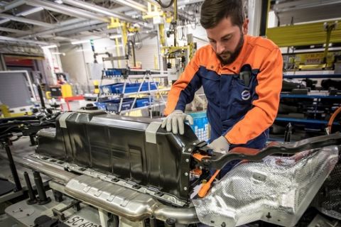 Plug-in hybrid battery pack mounted in an XC40 at Volvo Cars Ghent plant