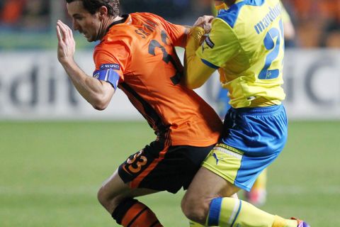 Apoel FC's Gustavo Manduca (R) challenges Darijo Srna of FC Shakhtar Donetsk during their UEFA Champions League group G football match in the Cypriot capital Nicosia on December 6, 2011. AFP PHOTO/SAKIS SAVVIDES (Photo credit should read SAKIS SAVVIDES/AFP/Getty Images)