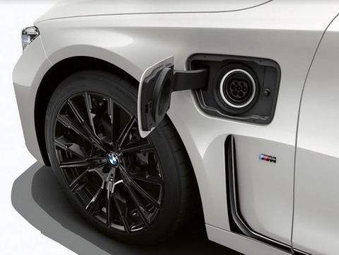 Υβριδικές εκπλήξεις από την BMW στη Γενεύη