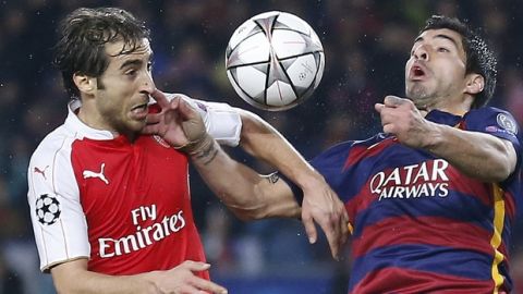Arsenal's Mathieu Flamini, left, and Barcelona's Luis Suarez fight for the ball during the Champions League round of 16 second leg soccer match between FC Barcelona and Arsenal FC at the Camp Nou stadium in Barcelona, Spain, Wednesday, March 16, 2016. (AP Photo/Manu Fernandez)