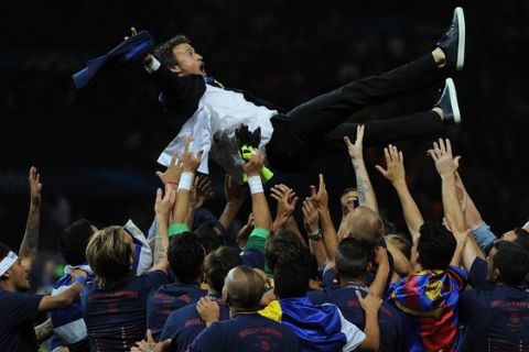 BERLIN, GERMANY - JUNE 06:  Head coach Luis Enrique of FC Barcelona is lifted into the air by teammates after FC Barcelona won the UEFA Champions League Final match between Juventus and FC Barcelona at Olympiastadion on June 6, 2015 in Berlin, Germany.  (Photo by Denis Doyle - UEFA Via Getty Images)
