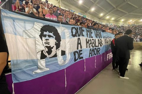 Μουντιάλ 2022, Αργεντινή: Το εντυπωσιακό πανό για τον Μαραντόνα με στίχους τραγουδιού