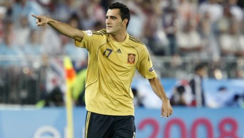 Spain's Daniel Guiza celebrates scoring his side's 2nd goal during the semifinal match between Russia and Spain in Vienna, Austria, Thursday, June 26, 2008, at the Euro 2008 European Soccer Championships in Austria and Switzerland. (AP Photo/Bernat Armangue)