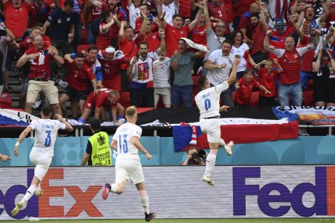 Οι παίκτες της Τσεχίας πανηγυρίζουν γκολ που σημείωσαν κόντρα στην Ολλανδία για τη φάση των 16 του Euro 2020 στην "Πούσκας Αρένα", Βουδαπέστη | Κυριακή 27 Ιουνίου 2021