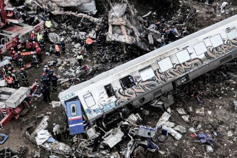 Το VIDEO του NEWS24/7 για το τι συνέβη στα Τέμπη: Η ανατομία της τραγωδίας σε 5'