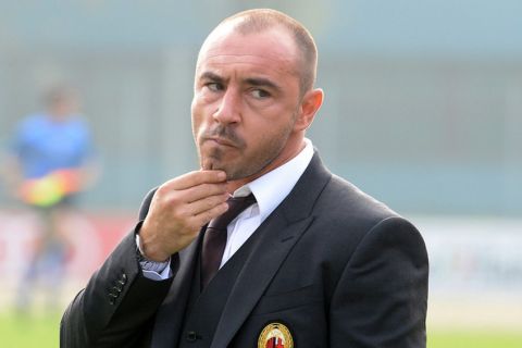 MILAN, ITALY - OCTOBER 19:  Head coach of Milan Christian Brocchi looks on during the juvenile match between AC Milan and FC Internazionale on October 19, 2014 in Milan, Italy.  (Photo by Dino Panato - Inter/Getty Images)