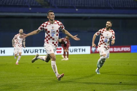 Ο Άντε Μπούντιμιρ της Κροατίας πανηγυρίζει γκολ που σημείωσε κόντρα στην Αρμενία για τη φάση των προκριματικών ομίλων του Euro 2024 στο "Μάκσιμιρ", Ζάγκρεμπ | Τρίτη 21 Νοεμβρίου 2023