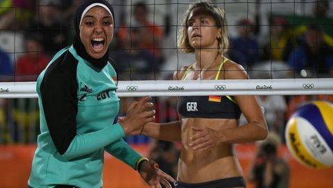 Με μαντίλα και παντελόνι οι Αιγύπτιες στο beach volleyball