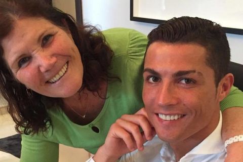 "Τρελαμένη" με τη νίκη της Πορτογαλίας η μαμά του Κ. Ρονάλντο