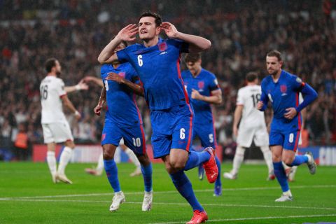 Ο Χάρι Μαγκουάιρ πανηγυρίζει γκολ του με τη φανέλα της Αγγλίας κόντρα στην Αλβανία | 12 Νοεμβρίου 2021