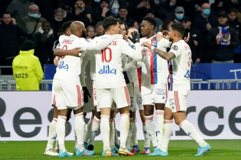 Οι παίκτες της Λιόν πανηγυρίζουν γκολ που σημείωσαν κόντρα στη Νις για τη Ligue 1 2021-2022 στο "Γκρουπάμα", Λιόν | Σάββατο 12 Φεβρουαρίου 2022