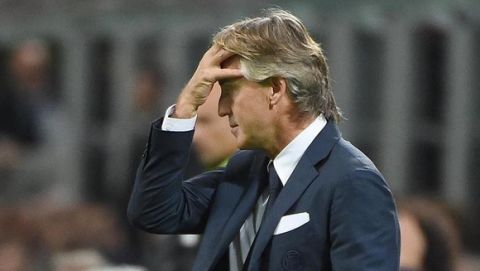 Inter head coach Roberto Mancini reacts during the Serie A soccer match between  Inter Fc and Ac Fiorentina at the Giuseppe Meazza stadium in Milan, Italy, 27 September 2015. ANSA/ DANIEL DAL ZENNARO
