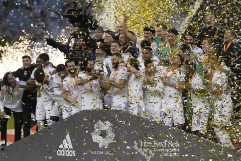 Οι παίκτες της Ρεάλ πανηγυρίζουν το ισπανικό Supercopa | 16 Ιανουαρίου 2022