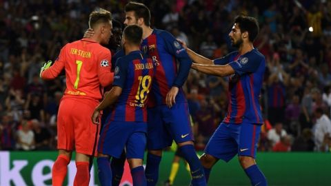 BARCELONA, SPAIN - SEPTEMBER 13:  Barcelona players celebrate with Marc-Andre ter Stegen of Barcelona after he saves a penalty from Moussa Dembele of Celtic during the UEFA Champions League Group C match between FC Barcelona and Celtic FC at Camp Nou on September 13, 2016 in Barcelona, Spain.  (Photo by David Ramos/Getty Images)