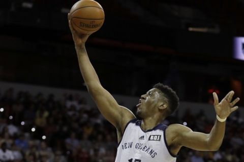 New Orleans' Damien Inglis shoots agasint the Los Angeles Lakers during the first half of an NBA summer league basketball game Friday, July 8, 2016, in Las Vegas. (AP Photo/John Locher)
