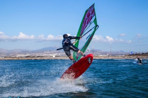 Η Νάξος φιλοξενεί το μεγαλύτερο Freestyle Windsurf event