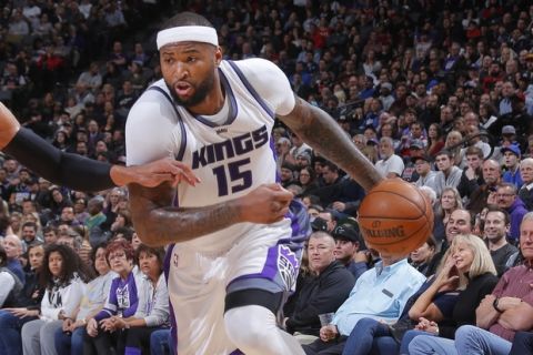 SACRAMENTO, CA - FEBRUARY 6: DeMarcus Cousins #15 of the Sacramento Kings drives to the basket against the Chicago Bulls on February 6, 2017 at Golden 1 Center in Sacramento, California. NOTE TO USER: User expressly acknowledges and agrees that, by downloading and or using this Photograph, user is consenting to the terms and conditions of the Getty Images License Agreement. Mandatory Copyright Notice: Copyright 2017 NBAE (Photo by Rocky Widner/NBAE via Getty Images)
