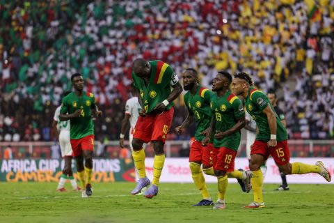 YAOUNDE, CAMEROON - JANUARY 09: Vincent Aboubakar of Cameroon celebrates with Collins Fai, Nicolas Moumi Ngamaleu and Pierre Kunde after scoring goal from penalty spot during the 2021 Africa Cup of Nations group A match between Cameroon and Burkina Faso at Stade Omnisport Paul Biya on January 9, 2022 in Yaounde, Ca Cameroon v Burkina Faso - Africa Cup of Nations group A Copyright: xSFSIx 