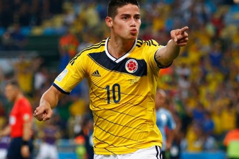 RIO DE JANEIRO, BRAZIL - JUNE 28:  James Rodriguez of Colombia celebrates scoring his team's second goal and his second of the game during the 2014 FIFA World Cup Brazil round of 16 match between Colombia and Uruguay at Maracana on June 28, 2014 in Rio de Janeiro, Brazil.  (Photo by Clive Rose/Getty Images)