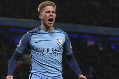 Manchester City's Kevin De Bruyne celebrates after scoring his sides 2nd goal of the game during the English Premier League soccer match between Manchester City and Tottenham Hotspur at the Etihad stadium in Manchester, England, Saturday, Jan., 21, 2017. (AP Photo/Dave Thompson)