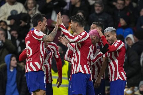 Οι παίκτες της Ατλέτικο πανηγυρίζουν γκολ που σημείωσαν κόντρα στη Ρεάλ για τα προημιτελικά του Copa del Rey 2022-2023 στο "Σαντιάγο Μπερναμπέου", Μαδρίτη | Πέμπτη 26 Ιανουαρίου 2023