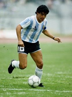 10 Jun 1986:  Diego Maradona of Argentina in action during the World Cup First Round match against Bulgaria at the Olympic Stadium in Mexico City. Argentina won the match 2-0. \ Mandatory Credit: David  Cannon/Allsport
