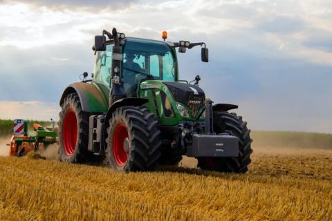 E-FARM: Οι TOP μάρκες και οι κατηγορίες αγροτικών μηχανημάτων που προτιμούν οι Έλληνες αγρότες