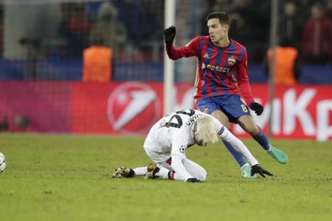 CSKA's Georgi Milanov, right, challenges for the ball with Leverkusen's Kevin Kampl during the Champions League Group E soccer match between CSKA Moscow and Bayer Leverkusen in Moscow, Russia, Tuesday, Nov. 22, 2016. (AP Photo/Pavel Golovkin)