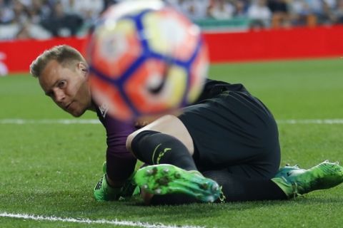 Barcelona's goalkeeper Marc-Andre Ter Stegen saves on an attempt to score by Real Madrid's Karim Benzema during a Spanish La Liga soccer match between Real Madrid and Barcelona, dubbed 'el clasico', at the Santiago Bernabeu stadium in Madrid, Spain, Sunday, April 23, 2017. (AP Photo/Francisco Seco)
