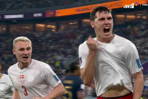 Ο Κρίστενσεν πανηγυρίζει το γκολ του στο Γαλλία - Δανία