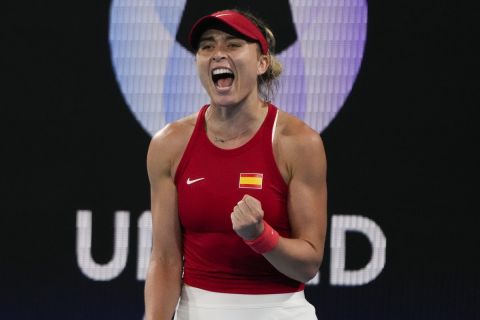 Spain's Paula Badosa react s after winning a point to Britain's Harriet Dart during their Group D match at the United Cup tennis event in Sydney, Australia, Sunday, Jan. 1, 2023. (AP Photo/Mark Baker)