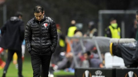 Sions coach Didier Tholot reacts in the last minutes of the Europa League Round of 32, Second leg soccer match between SC Braga and FC Sion at the Municipal stadium in Braga, Portugal, Wednesday, Feb. 24, 2016. The match ended in a 2-2 draw and Braga passed to the next round with a 4-3 aggregate score. (AP Photo/Paulo Duarte)