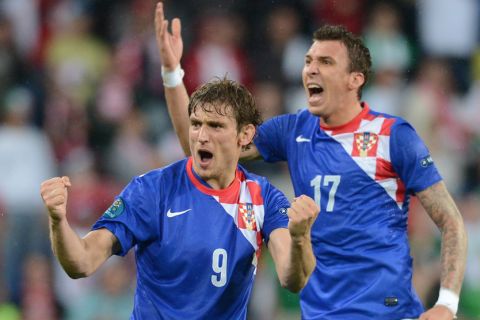 Croatian forward Nikica Jelavic (L) and forward Mario Mandzukic celebrate after a goal during the Euro 2012 football championships match Ireland vs Croatia on June 10, 2012 at the Municipal Stadium in Poznan.  AFP PHOTO / DIMITAR DILKOFF        (Photo credit should read DIMITAR DILKOFF/AFP/GettyImages)
