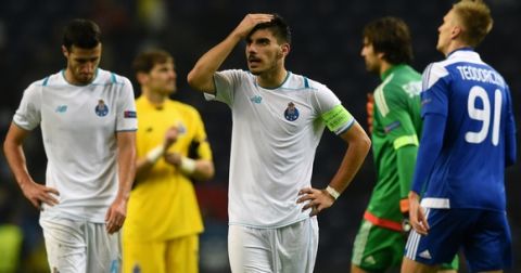 Porto's midfielder Ruben Neves (C) reacts after loosing 2-0 at the end of the UEFA Champions League Group G football match FC Porto vs FC Dynamo Kyiv at the Dragao stadium in Porto on November 24, 2015.   AFP PHOTO/ FRANCISCO LEONG / AFP / FRANCISCO LEONG        (Photo credit should read FRANCISCO LEONG/AFP/Getty Images)