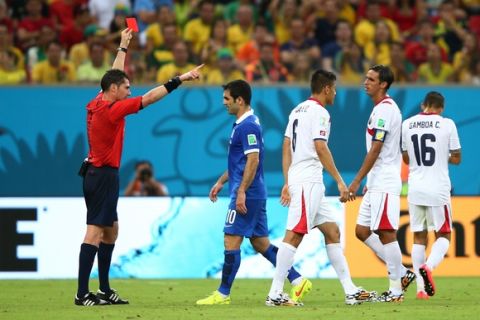 RECIFE, BRAZIL - JUNE 29: Oscar Duarte of Costa Rica (3rd R) is shown a red card after his second bookable offense by referee Benjamin Williams during the 2014 FIFA World Cup Brazil Round of 16 match between Costa Rica and Greece at Arena Pernambuco on June 29, 2014 in Recife, Brazil.  (Photo by Ian Walton/Getty Images)