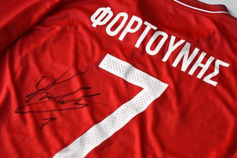 Υπογεγραμμένη φανέλα Κώστας Φορτούνης - Olympiakos FC- Δημοπρασίες Αγάπης 2017