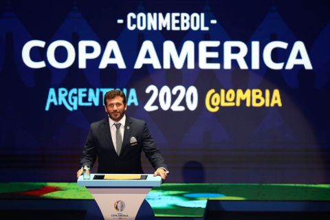 Ο πρόεδρος της CONMEBOL, Αλεχάντρο Ντομίνγκες, κατά τη διάρκεια της κλήρωσης του Copa America 2020, Καρταχένα | Τρίτη 3 Δεκεμβρίου 2019