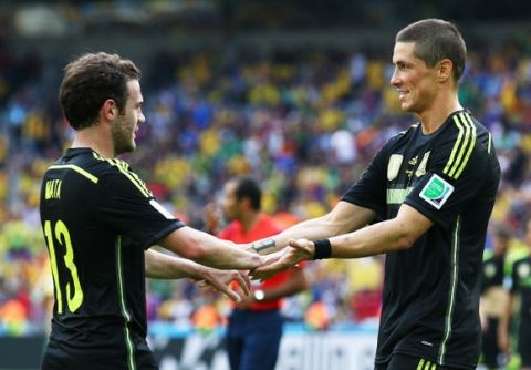 CURITIBA, BRAZIL - JUNE 23: Juan Mata of Spain (L) celebrates scoring his team's third goal with Fernando Torres during the 2014 FIFA World Cup Brazil Group B match between Australia and Spain at Arena da Baixada on June 23, 2014 in Curitiba, Brazil.  (Photo by Ian Walton/Getty Images)