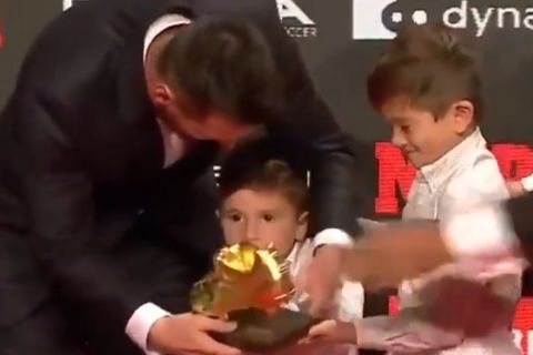 Λιονέλ Μέσι: Βραβεύτηκε από τους γιους του με το έκτο Χρυσό Παπούτσι