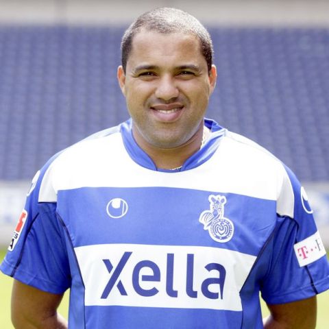 Forward Ailton from Brazil is presented as new player for German first division, Bundesliga, soccer club MSV Duisburg at the MSV Arena in Duisburg, Germany, Saturday, July 14, 2007. (AP Photo/Martin Meissner)