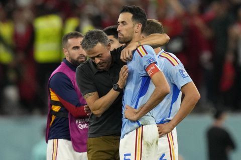 Μουντιάλ 2022: Η αποστολή της Ισπανίας γύρισε στην Μαδρίτη με 14 παίκτες, οι άλλοι 12 έμειναν για διακοπές στο Κατάρ