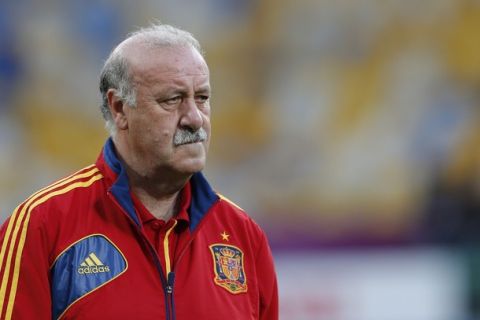 Spain's coach Vicente del Bosque attends a training session at the Olympic stadium in Kiev, June 30, 2012. Italy will play against Spain in the Euro 2012 final in Kiev on Sunday.     REUTERS/Darren Staples (UKRAINE  - Tags: SPORT SOCCER)  