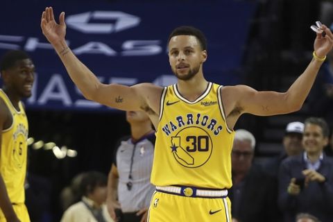 Golden State Warriors' Stephen Curry acknowledges applause from fans during the second half of an NBA basketball game against the Washington Wizards, Wednesday, Oct. 24, 2018, in Oakland, Calif. (AP Photo/Ben Margot)