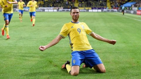 Sweden's forward Marcus Berg celebrates after scoring during the WC 2018 football qualification match between Sweden and the Netherlands in Solna, on September 6, 2016. / AFP / JONATHAN NACKSTRAND        (Photo credit should read JONATHAN NACKSTRAND/AFP/Getty Images)